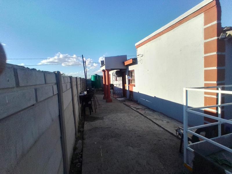 2 Bedroom Property for Sale in Lekgalong North West